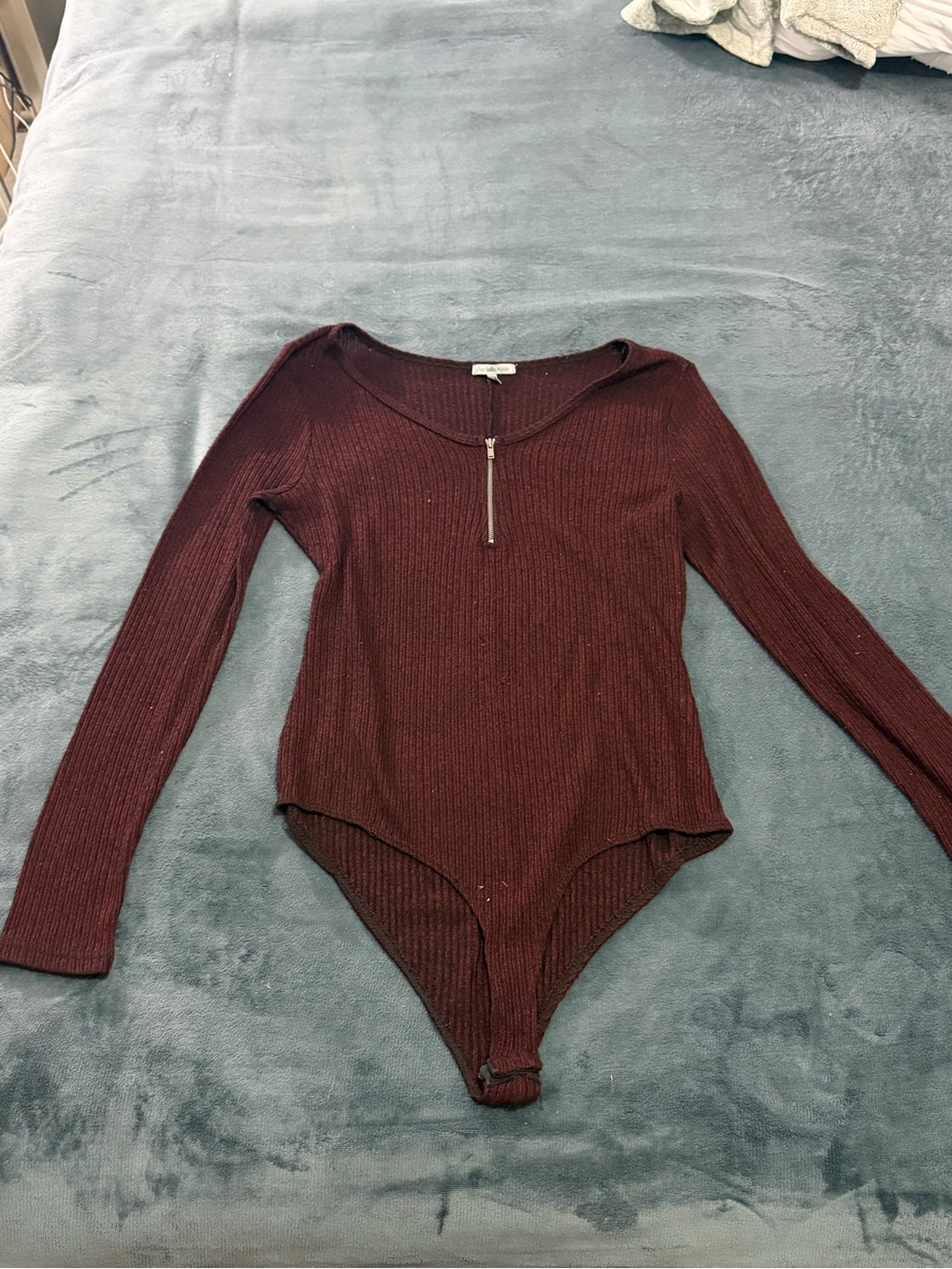 Charlotte Russe Ribbed Scoop-Neck Bodysuit in Burgundy